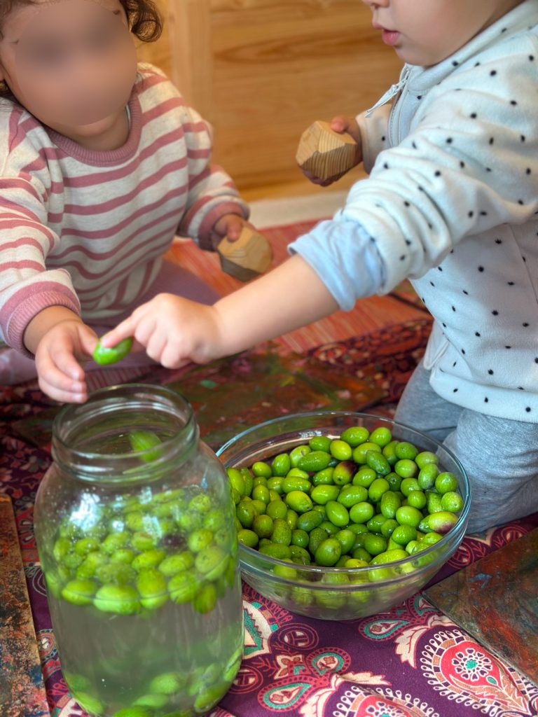 zeytin kıran atölye çocukları